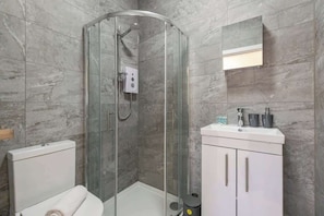 Dusche, Haartrockner, Shampoo