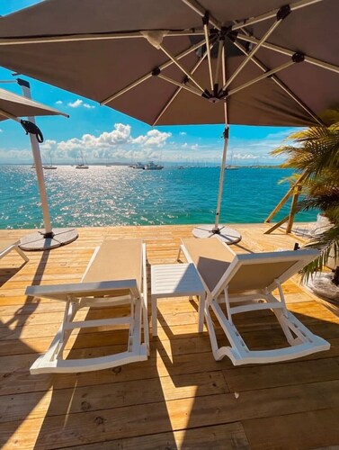 Luxury Bungalow on the water #4