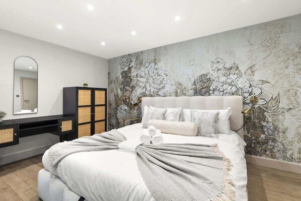Iron/ironing board, travel cot, WiFi, bed sheets - Live Like a Local in Islington, London (Greater London)