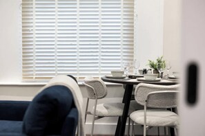 Dining - Live Like a Local Luxury 2BR in Islington, London (Greater London)