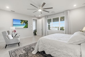Room - Luxury Fully Furnished Lakefront Retreat in Beautiful Babcock Ranch Florida (Punta Gorda)