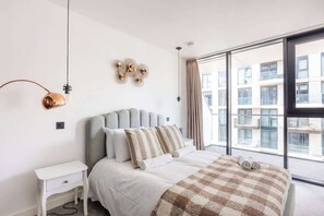 Bügeleisen/Bügelbrett, Reisekinderbett, WLAN, Bettwäsche