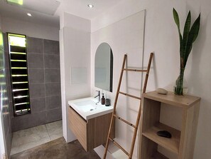Bathroom - Vrbo Property (Le Gosier)