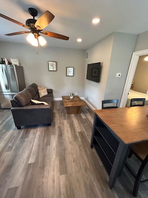 Interior - Whispering Pines Cottage (Egg Harbor City)