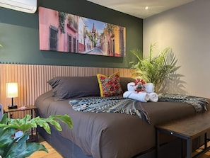 Bügeleisen/Bügelbrett, Reisekinderbett, WLAN, Bettwäsche