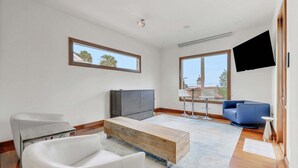 House, Berbilang Katil, Pool Access, Pool View (Waterscape) | Ruang tamu