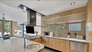 House, Berbilang Katil, Pool Access, Pool View (Waterscape) | Dapur peribadi