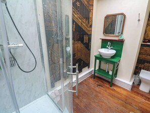 Shower - Ninevah (St Ives)