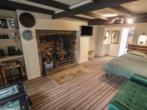 1 bedroom, individually decorated, individually furnished - Ninevah (St Ives)