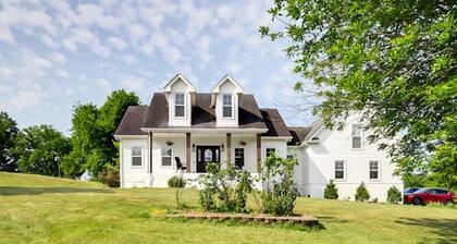 Cozy Farmhouse Getaway