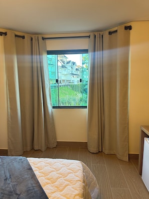 Deluxe Twin Room, 1 King Bed | Desk, laptop workspace, free WiFi - Le Bonne Ville Hotel (Campos do Jordão)