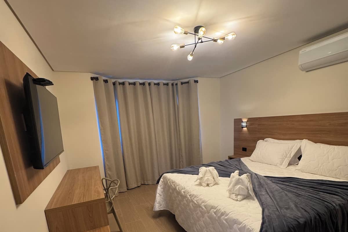 Deluxe Twin Room, 1 King Bed