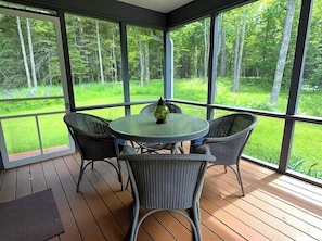 Dining - Middle Road Retreat On Madeline Island (La Pointe)