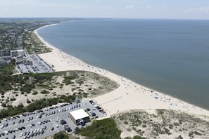 Beach nearby - Town of Lewes penthouse with balcony, beach access, close to restaurants (Lewes)