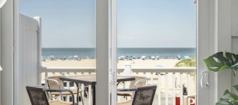 Town of Lewes penthouse with balcony, beach access, close to restaurants
