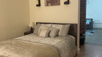 Iron/ironing board, Internet, bed sheets