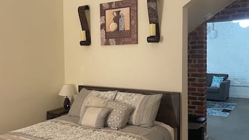 Tabla de planchar con plancha, wifi, ropa de cama
