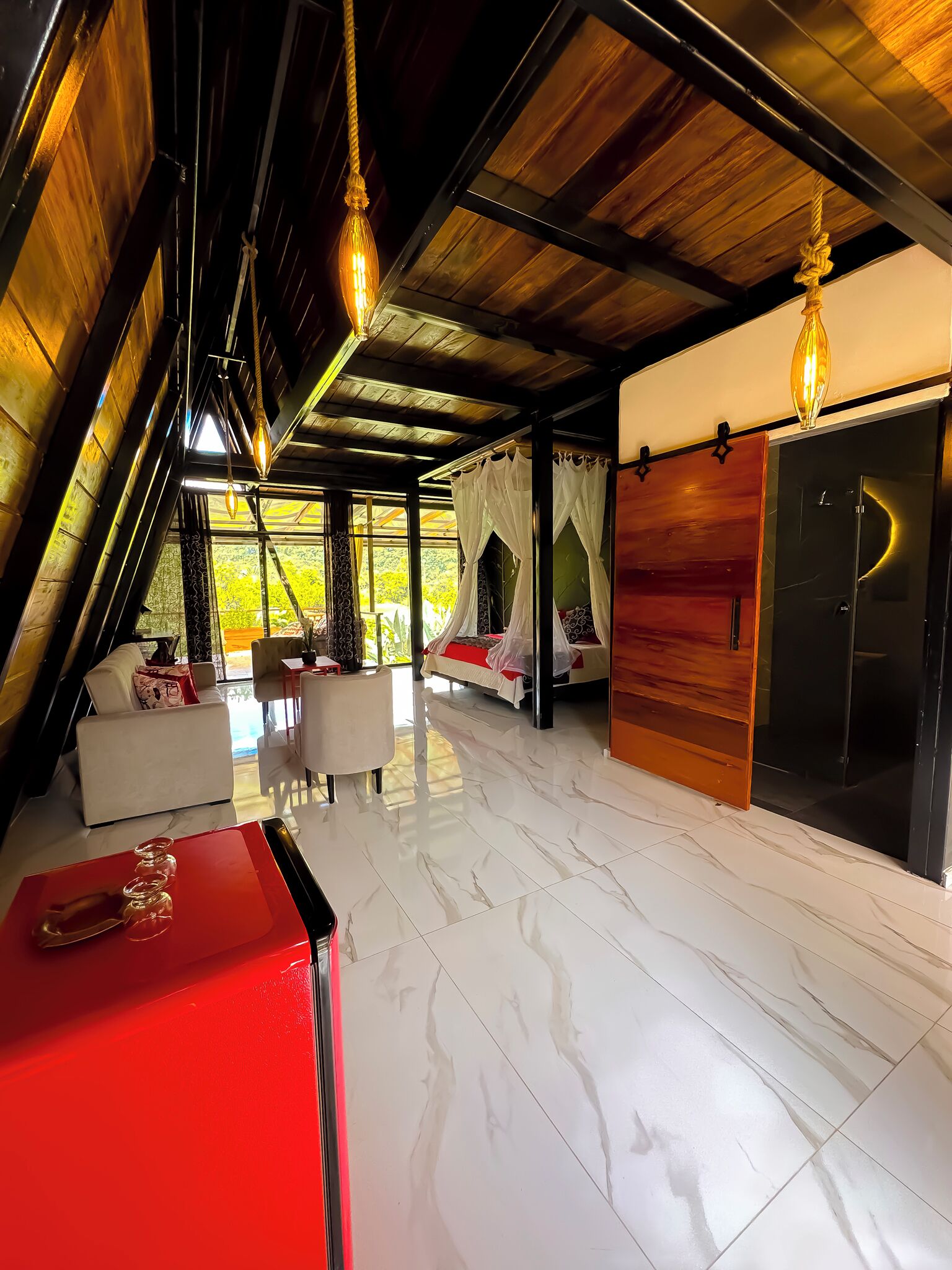 Deluxe-Suite, Bergblick, Turm | Individuell dekoriert, individuell eingerichtet
