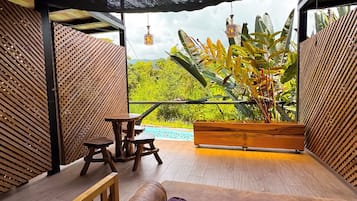 Suite – superior, balkong, elveutsikt | Terrasse/patio