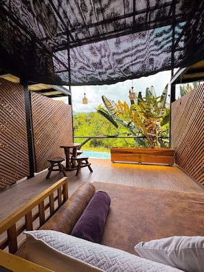 Suite – superior, balkong, elveutsikt | Terrasse/patio