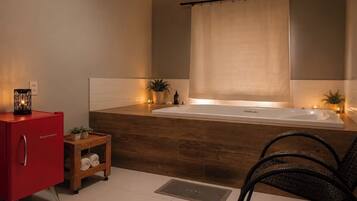 Private spa tub