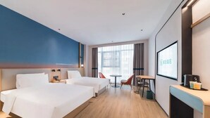 A hotel room with two beds, a desk, a chair, a small table, and a TV screen. - Ni Hao Hotel Quanzhou Olypmic  Center (Quanzhou)
