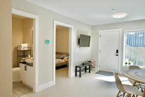 Interior - Newly Built 2BR, 15 Min to Airport, 20 Min to DT (Vancouver)
