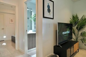Interior - 20 mins to DT | 5 mins to PNE | Clean 3BR, 2BA (Vancouver)
