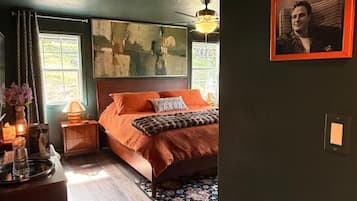 Quarto, 1 cama King, banheiro compartilhado, vista para a montanha | Wi-Fi de cortesia