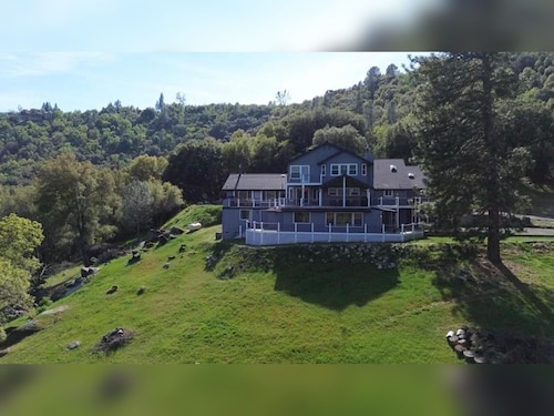 Mountain Daddies Bed & Breakfast