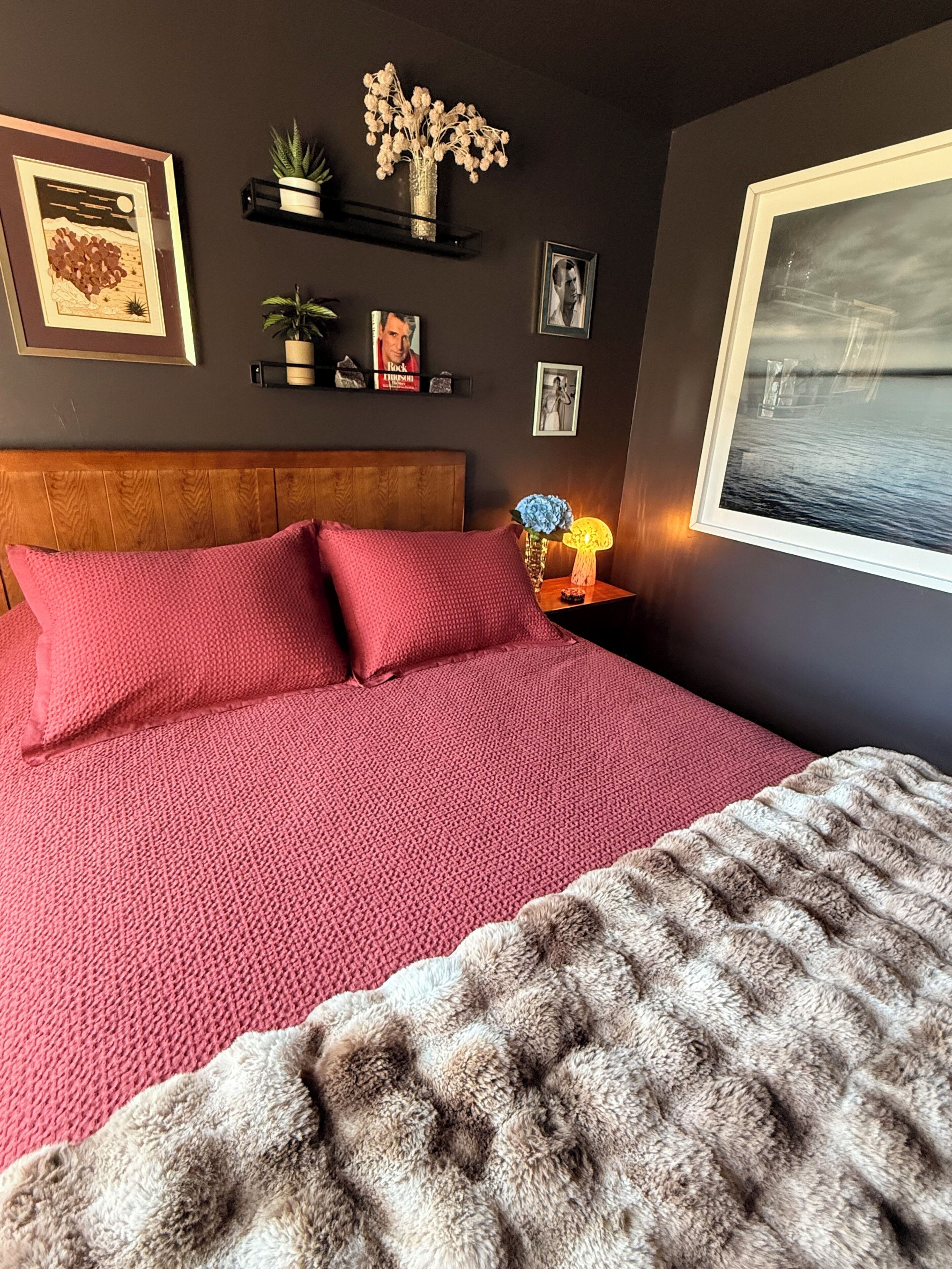Chambre, 1 grand lit, salle de bains commune, vue sur la montagne | Accès au Wi-Fi (inclus)