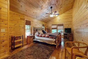 Iron/ironing board, WiFi, bed sheets - Stanley Creek Cabin Stay (Cherry Log)