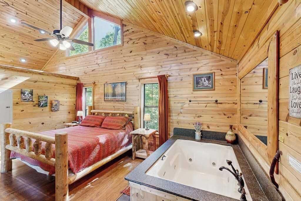 Rustic Charm Cabin Helen - Helen, GA