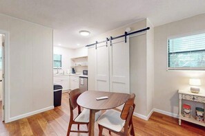 Dining - Poppys Farmhouse Cabin (Blue Ridge)