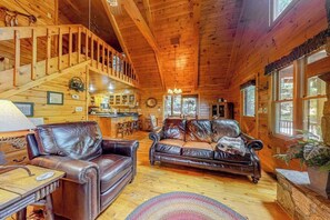 Fernseher, Kamin, Tischfußball, Arbeitsbereiche