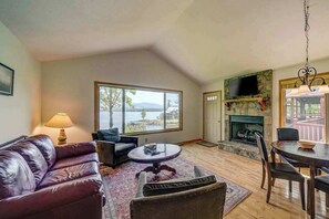 TV, offices - Slice of Heaven Stay (Hiawassee)