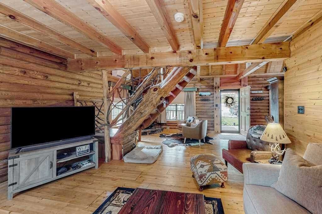 TV, fireplace, offices