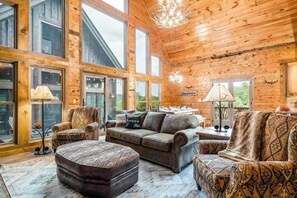 Fernseher, Kamin, Tischfußball, Arbeitsbereiche