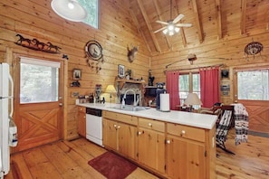 Interior - Bear Necessities Ellijay (Ellijay)