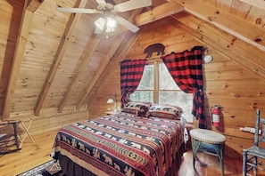 Desk, iron/ironing board, WiFi, bed sheets - Bear Necessities Ellijay (Ellijay)