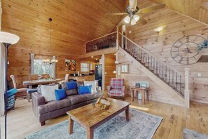 Fernseher, Kamin, Tischfußball, Arbeitsbereiche