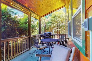 Outdoor dining - Toccoa River Retreat (Suches)