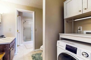 Bathroom - Mountain Nest Retreat (Dillard)
