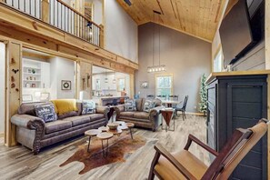 Fernseher, Kamin, Arbeitsbereiche