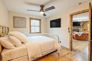 Iron/ironing board, WiFi, bed sheets - The Classic at the Rise Retreat (Blairsville)
