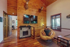 TV, DVD player, offices - Aska Base Camp Cabin (Blue Ridge)