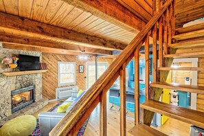 Fernseher, Kamin, Videospiele, Tischfußball