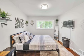 Iron/ironing board, WiFi, bed sheets - West End Wonder Stay (Atlanta)