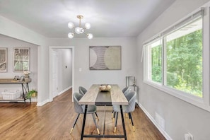 Dining - West End Wonder Stay (Atlanta)