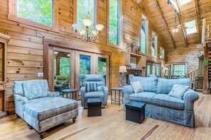 TV, offices - Nana's Nest Getaways (Blue Ridge)